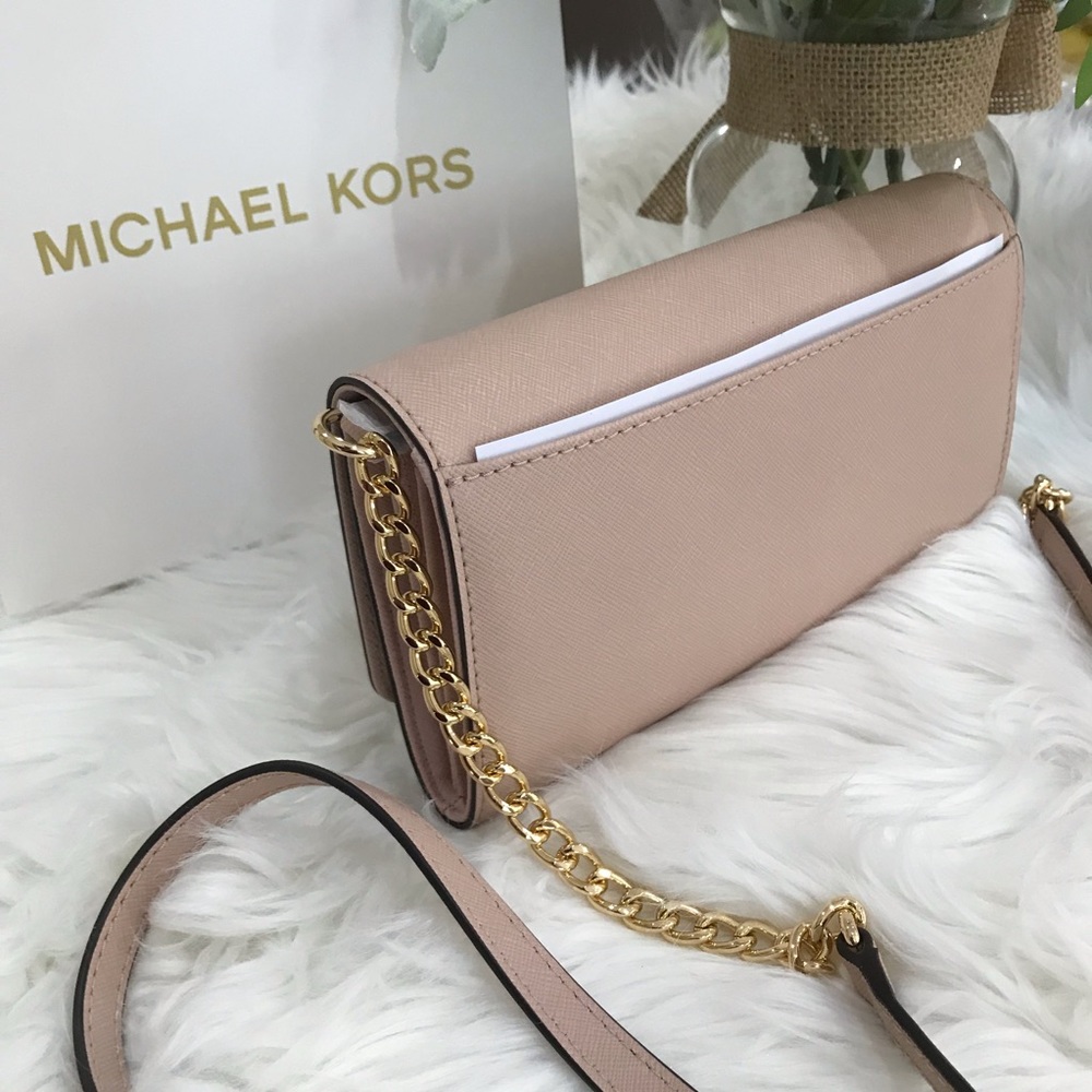 Michael Kors Large Phone Crossbody 🥰 - Picture 5 of 10